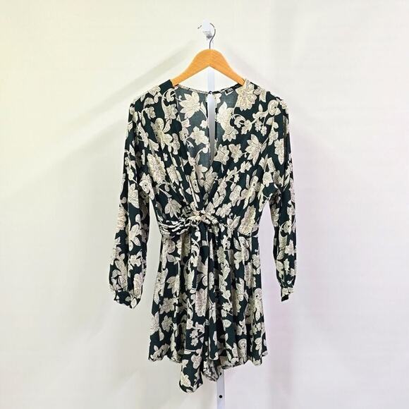 Zara Pants - NWOT ZARA ROMPER SHORTS GREEN PASILEY SMALL